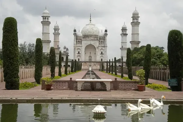 Bibi_Ka_Maqbara_overview